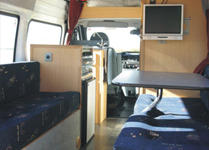 Innenansicht 2 Bett Wohnmobil Discover